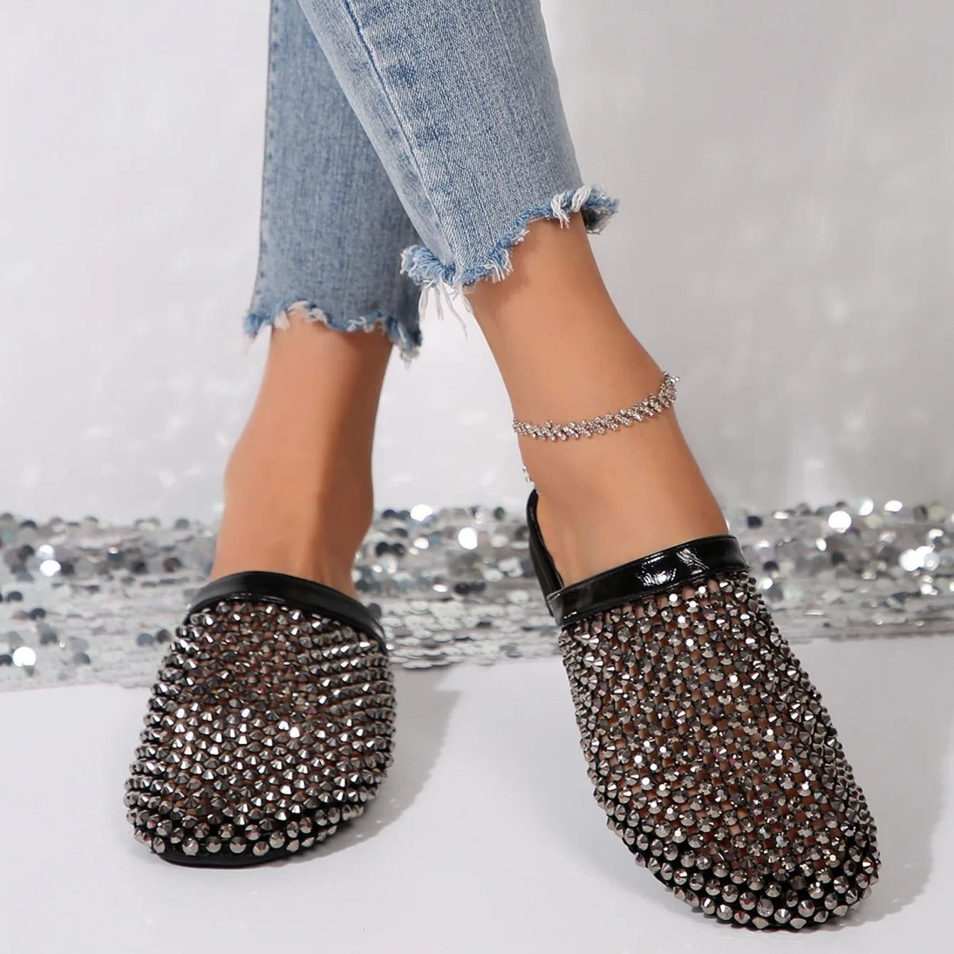 Women Slippers Summer 2025 New Luxury Brand Slippers Lightweight Round Head Shoes Water Diamond Large Flat Sandals Slides Women