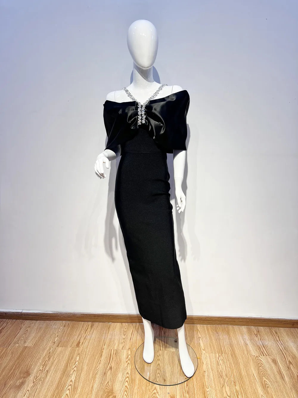 White Black Color Women Sexy Off the Shoulder Beading Halter Bodycon Long Bandage Dress Celebrate Evening Party Dress Wholesale