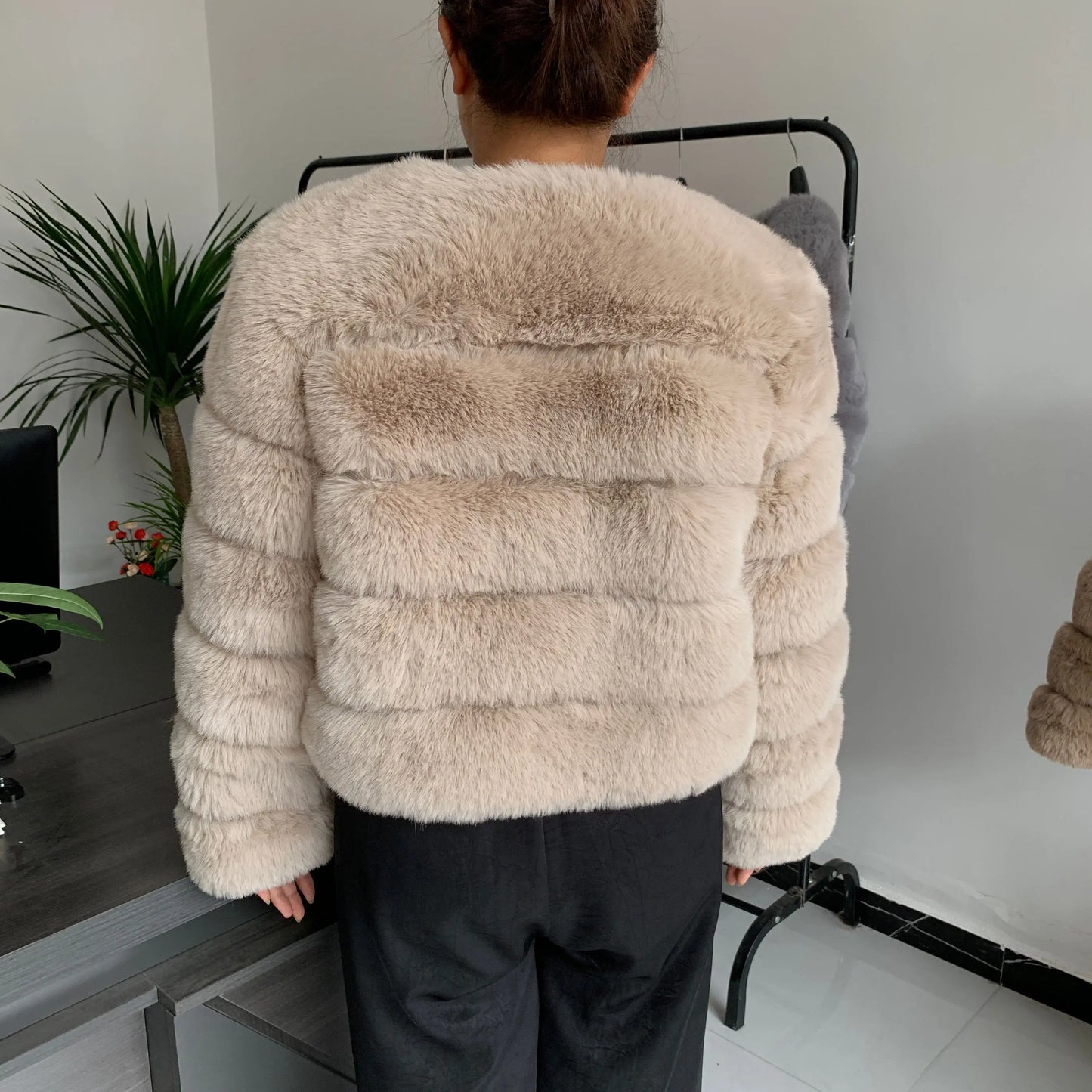 Damenmode Kunstpelzmantel superheiß Herbst Winter Damen kurze Kunstfuchsjacke flauschig hohe Qualität 7XL Damen Pelzmäntel