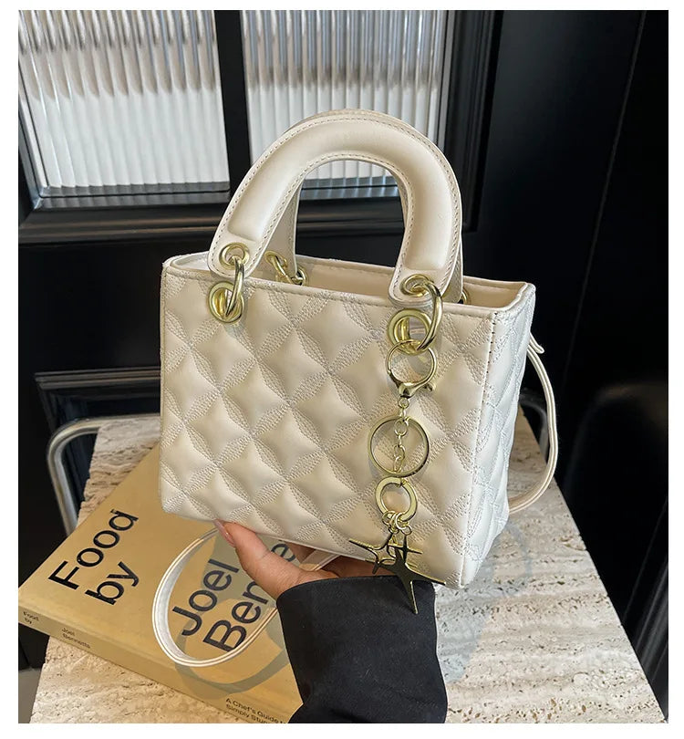 Quilted Pattern Solid Color Pu Handbag With Pendant Decoration, Versatile Noble Women's Crossbody Bag, Fashionable Handbag