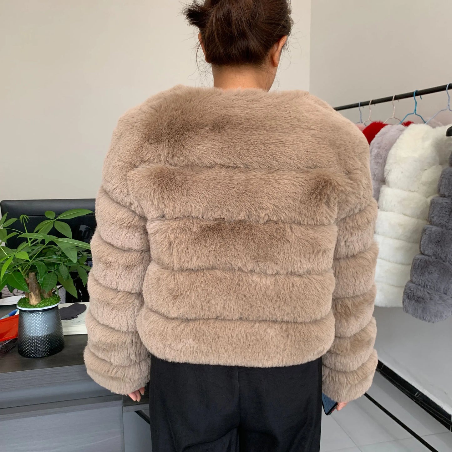 Damenmode Kunstpelzmantel superheiß Herbst Winter Damen kurze Kunstfuchsjacke flauschig hohe Qualität 7XL Damen Pelzmäntel