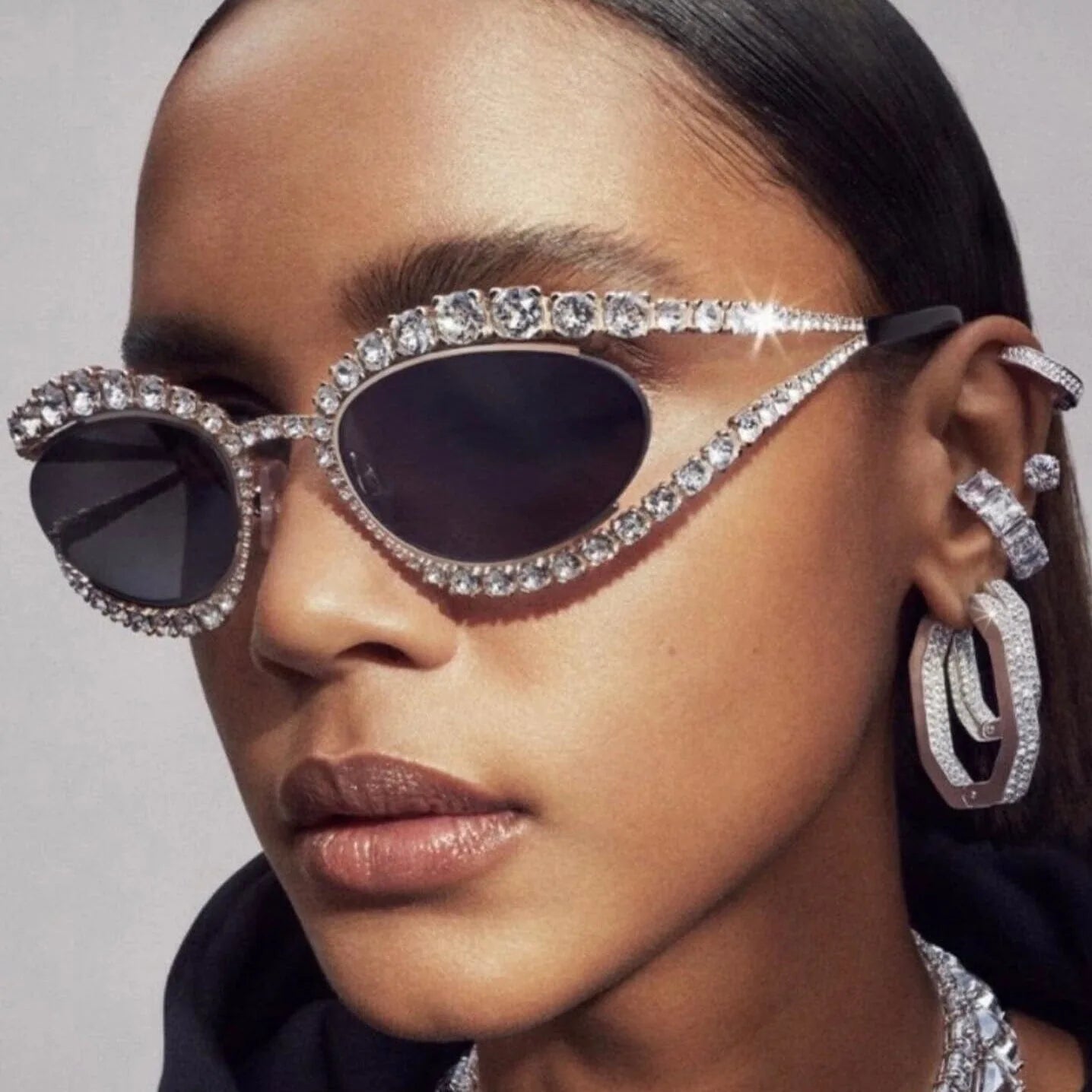 XJiea 2024 Designer Rhinestone Sunglasses For Women Luxury Brand Fashion Steampunk Men Eyeglasses Party Beach Shades Accessory