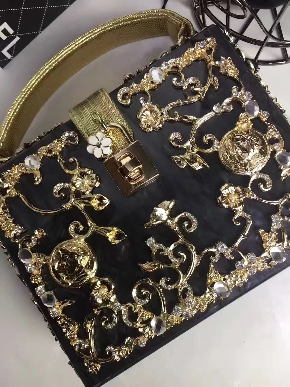 High-Grade crystal Evening Bag Female New Hollow Out Metal Carved Flower Diamond Handbag Box Fashion Chic Shoulder Crossbody Bag