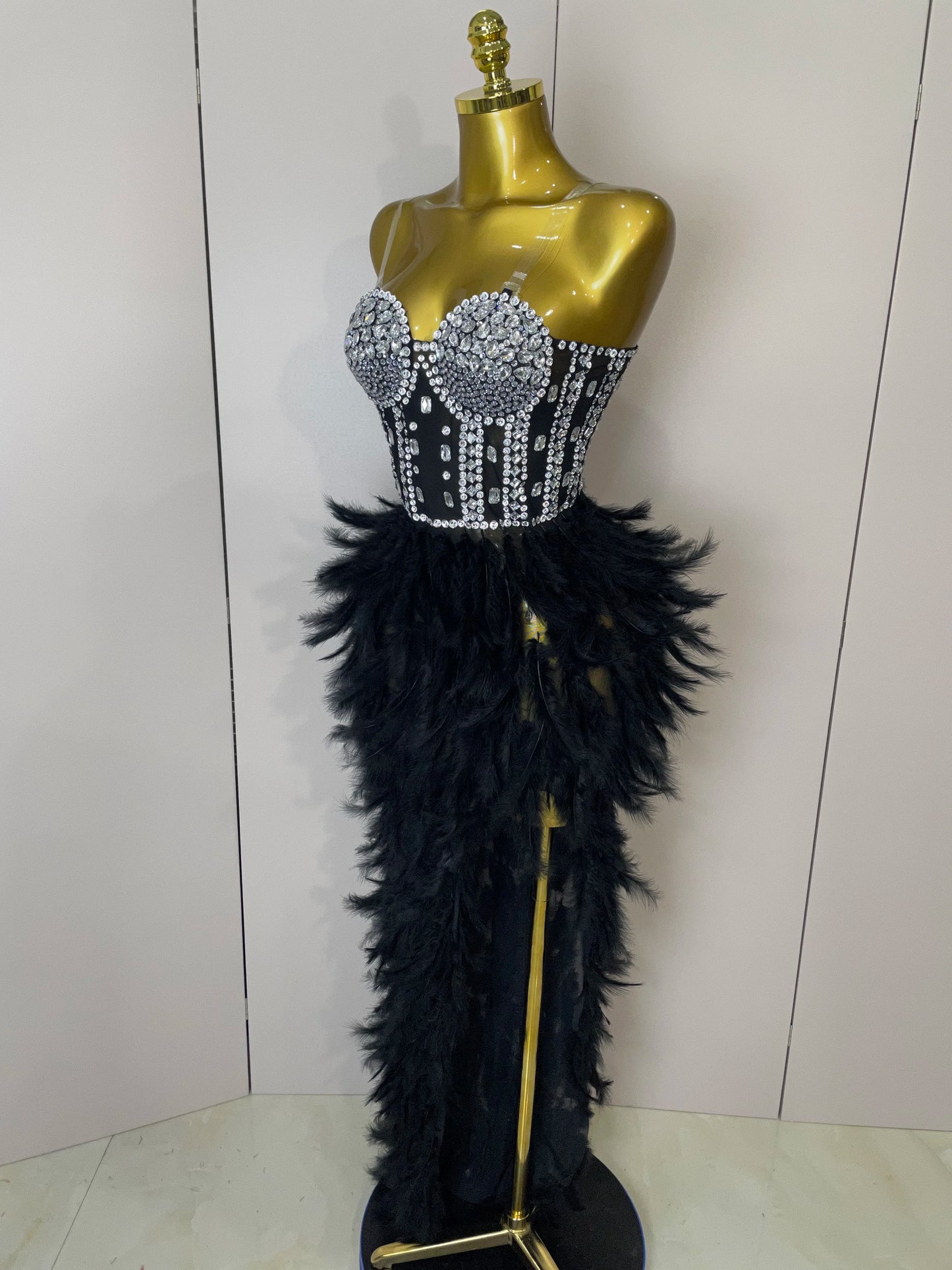 Stock 2025 Women Sexy Sparkly Rhinestone Mesh Feather Long Dress Elegant Evening Party Celebrate Birthday Performance Costume