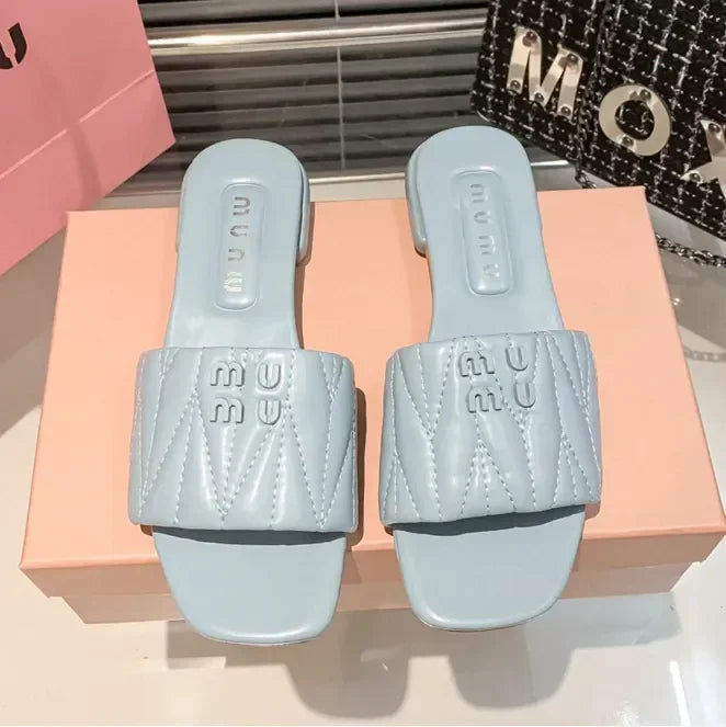 Designer Women's high quality flat leather non-slip slippers Summer triangle printed slippers Comfortable casual beach sandals
