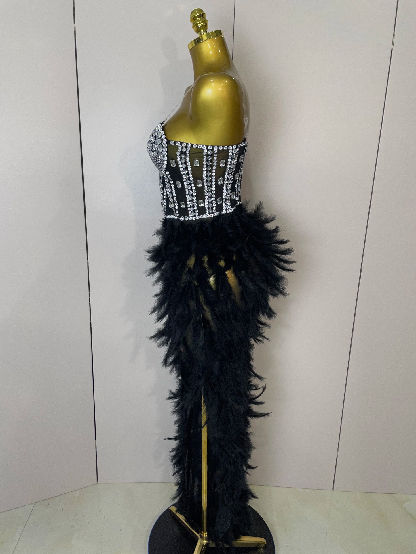 Stock 2025 Women Sexy Sparkly Rhinestone Mesh Feather Long Dress Elegant Evening Party Celebrate Birthday Performance Costume