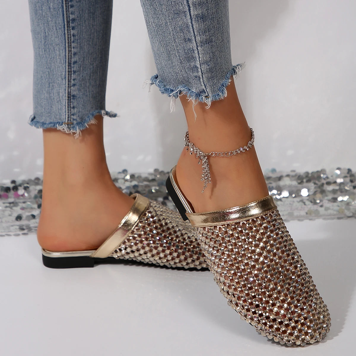 Women Slippers Summer 2025 New Luxury Brand Slippers Lightweight Round Head Shoes Water Diamond Large Flat Sandals Slides Women