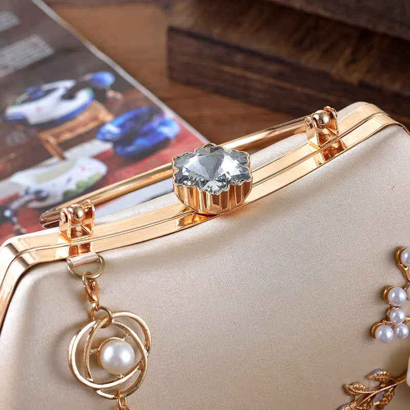 2025 New Women Handmade Flowers Clutch Handbags Wedding Evening Wallets Party Dinner Purse For Ladies 4 Colors
