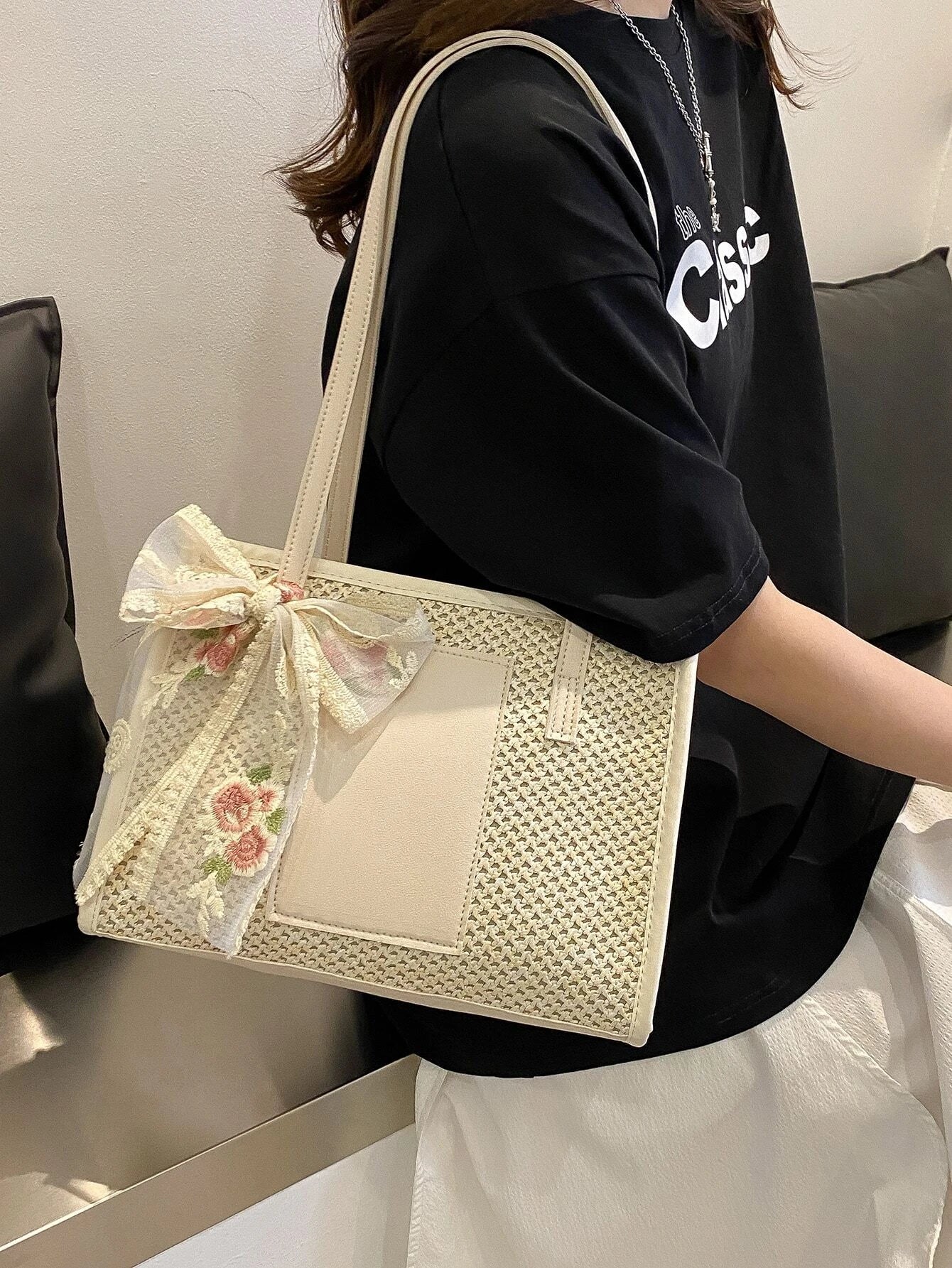 Trendy Lightweight Casual Bow Decor Straw Bag Hollow Out Knitted Flower Tote Bag Large Capacity Shoulder Bag For Teen Girl Women