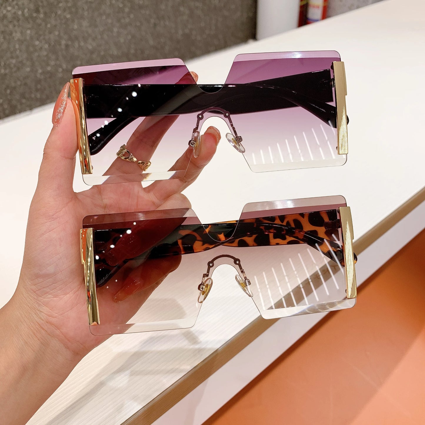 2023 Fashion New Women Oversized Rimless Sun Glasses Vintage Gradient Tea Cool Sunglasses Ladies Uitravioler-proof