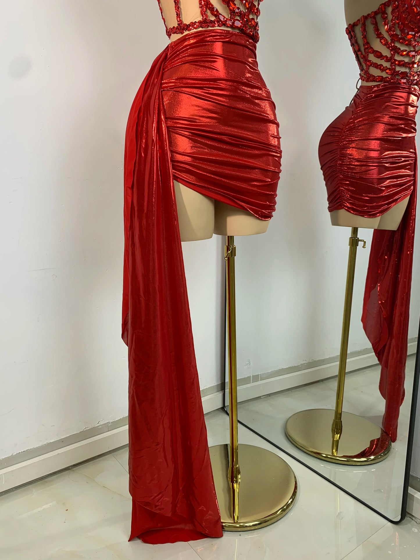 Sparkly Red Diamonds Asymmetrical Two Pieces Dress Design 2025 Women Sexy Strapless Top Skirt Suits Dance Performance Outfit