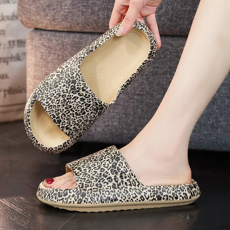 Fashion Leopard Home Slippers Women Soft Sole Non Slip Indoor Bathroom Slippers for Adults Summer Thick Platform Slides Female