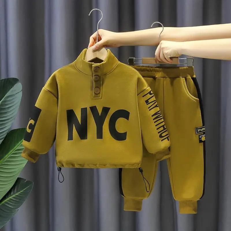 Autumn and Winter Boys' Baby Plush Set New Handsome Children's Sports and Leisure Hoodie and Pants Boys' Two Piece Set