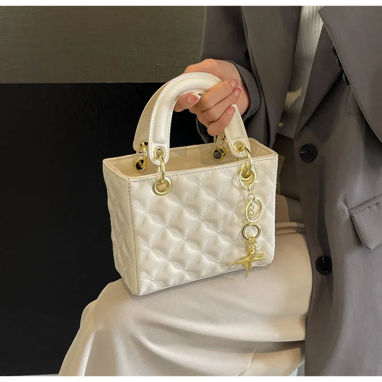 Quilted Pattern Solid Color Pu Handbag With Pendant Decoration, Versatile Noble Women's Crossbody Bag, Fashionable Handbag