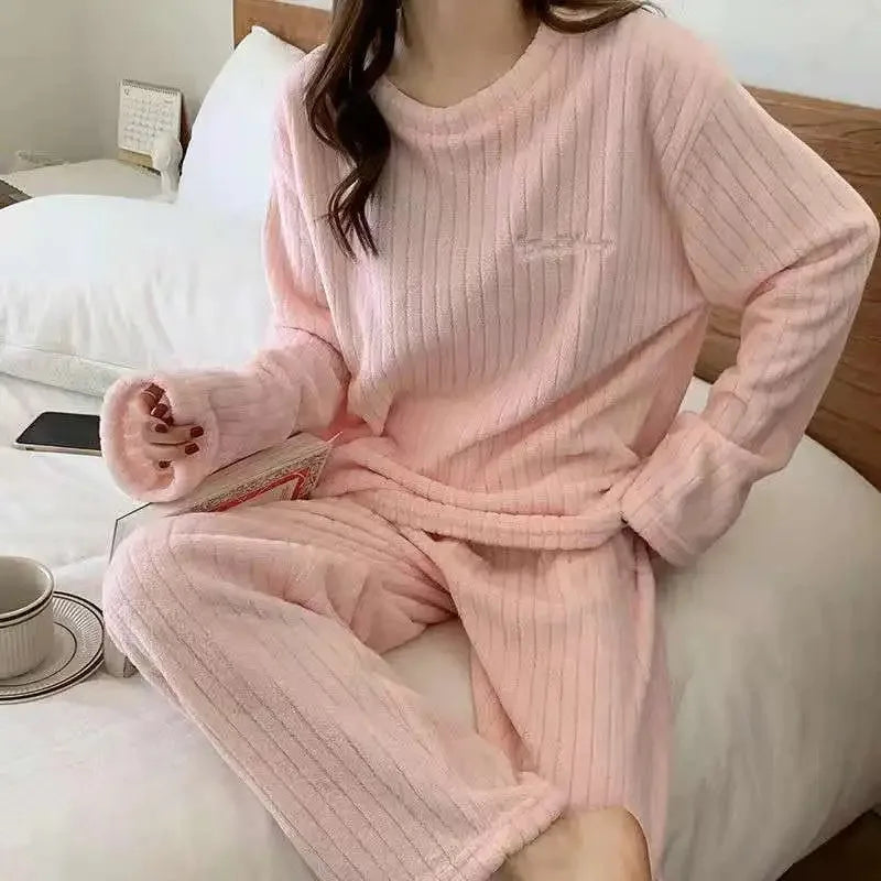 Soft Coral Velvet Jacquard Warm Pajama Set for Women Cozy Loungewear Outerwear for Winter Christmas Back to School Gift ﻿