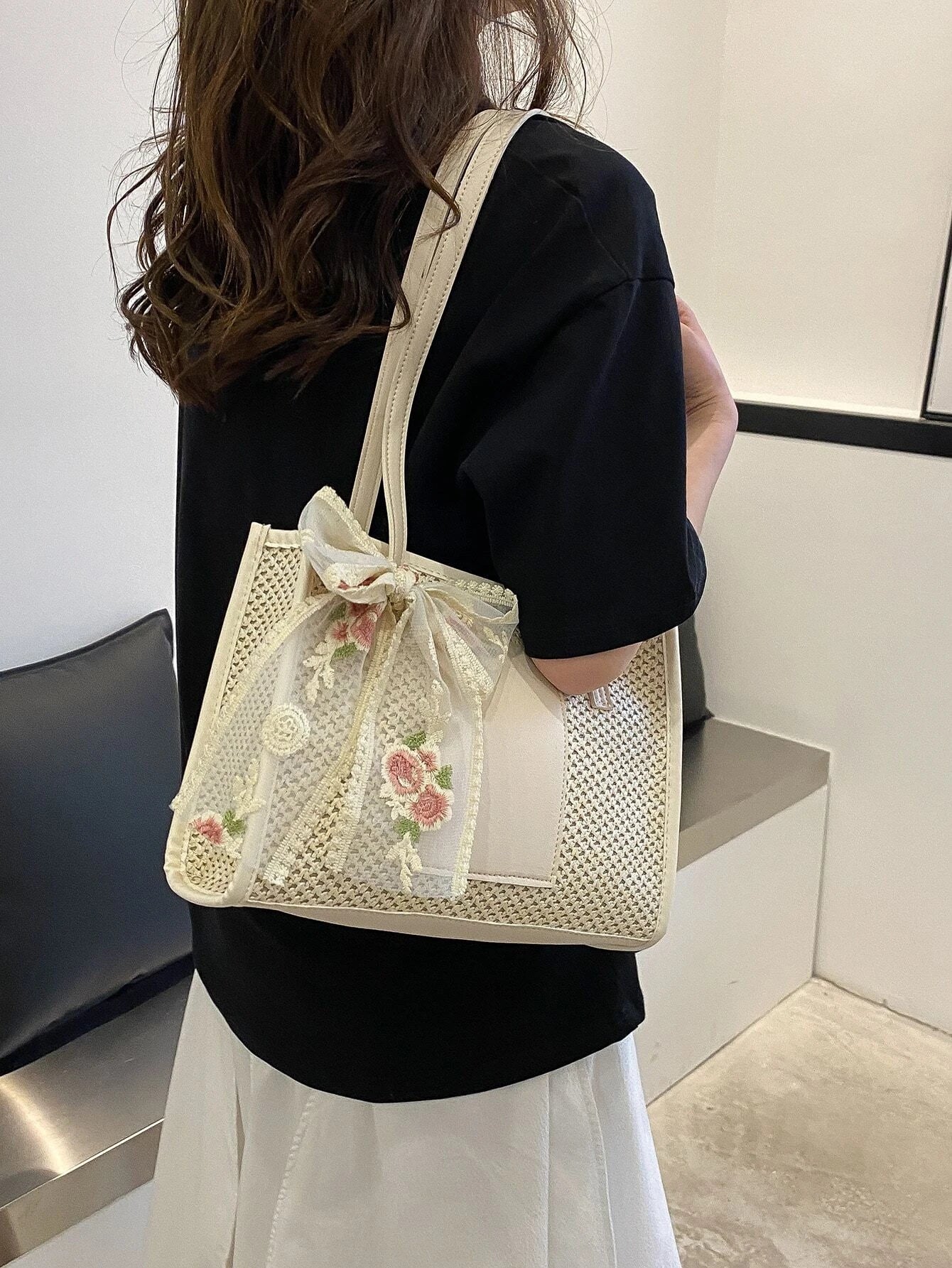 Trendy Lightweight Casual Bow Decor Straw Bag Hollow Out Knitted Flower Tote Bag Large Capacity Shoulder Bag For Teen Girl Women