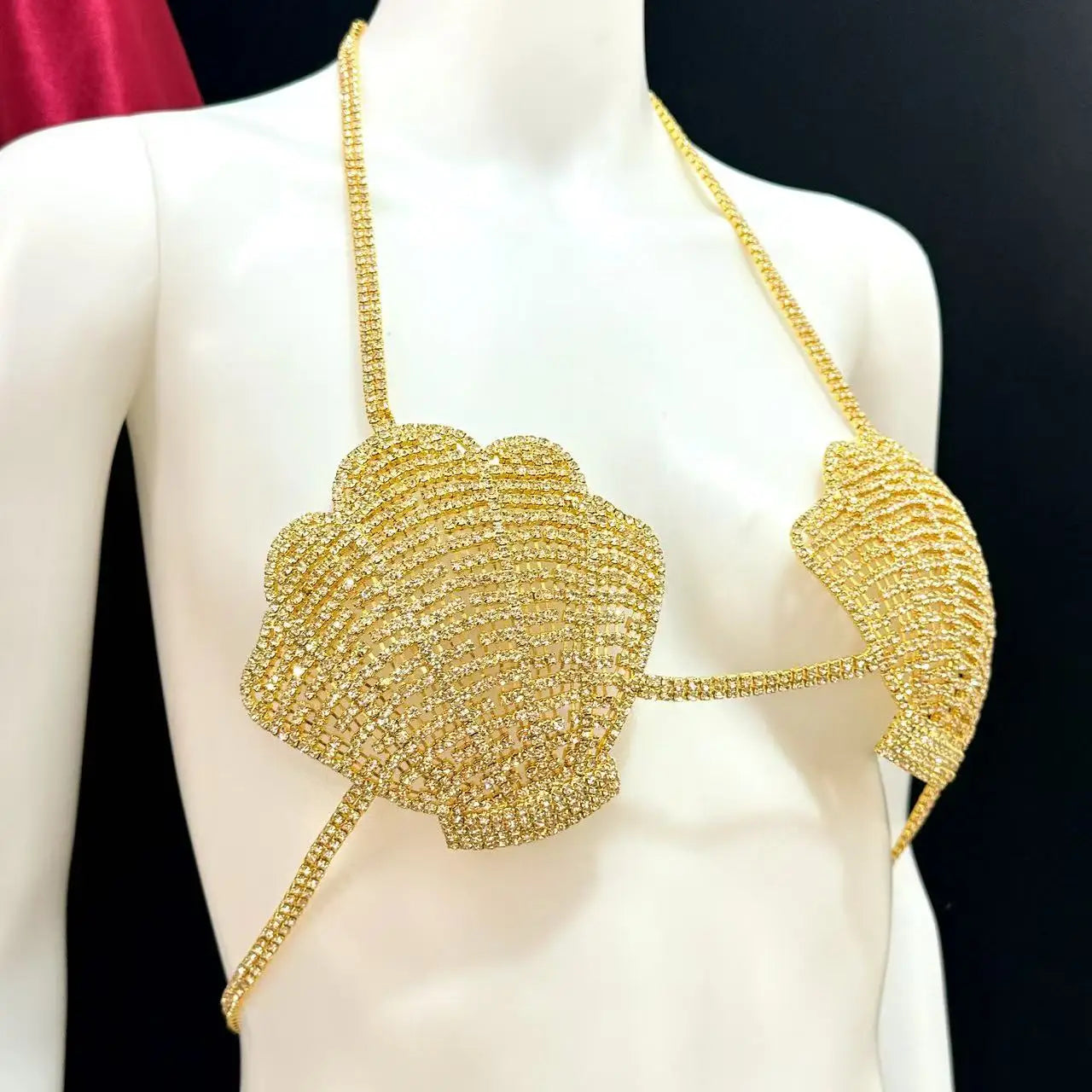 European and American fashion exaggerated shell shaped bikini chest chain sexy rhinestone chest chain nightclub party body chain