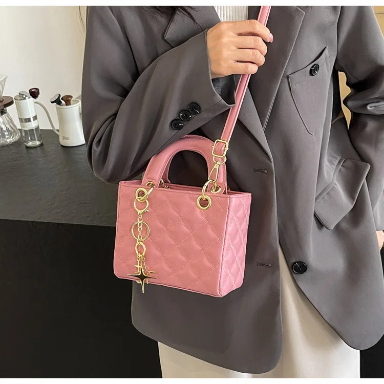 Quilted Pattern Solid Color Pu Handbag With Pendant Decoration, Versatile Noble Women's Crossbody Bag, Fashionable Handbag