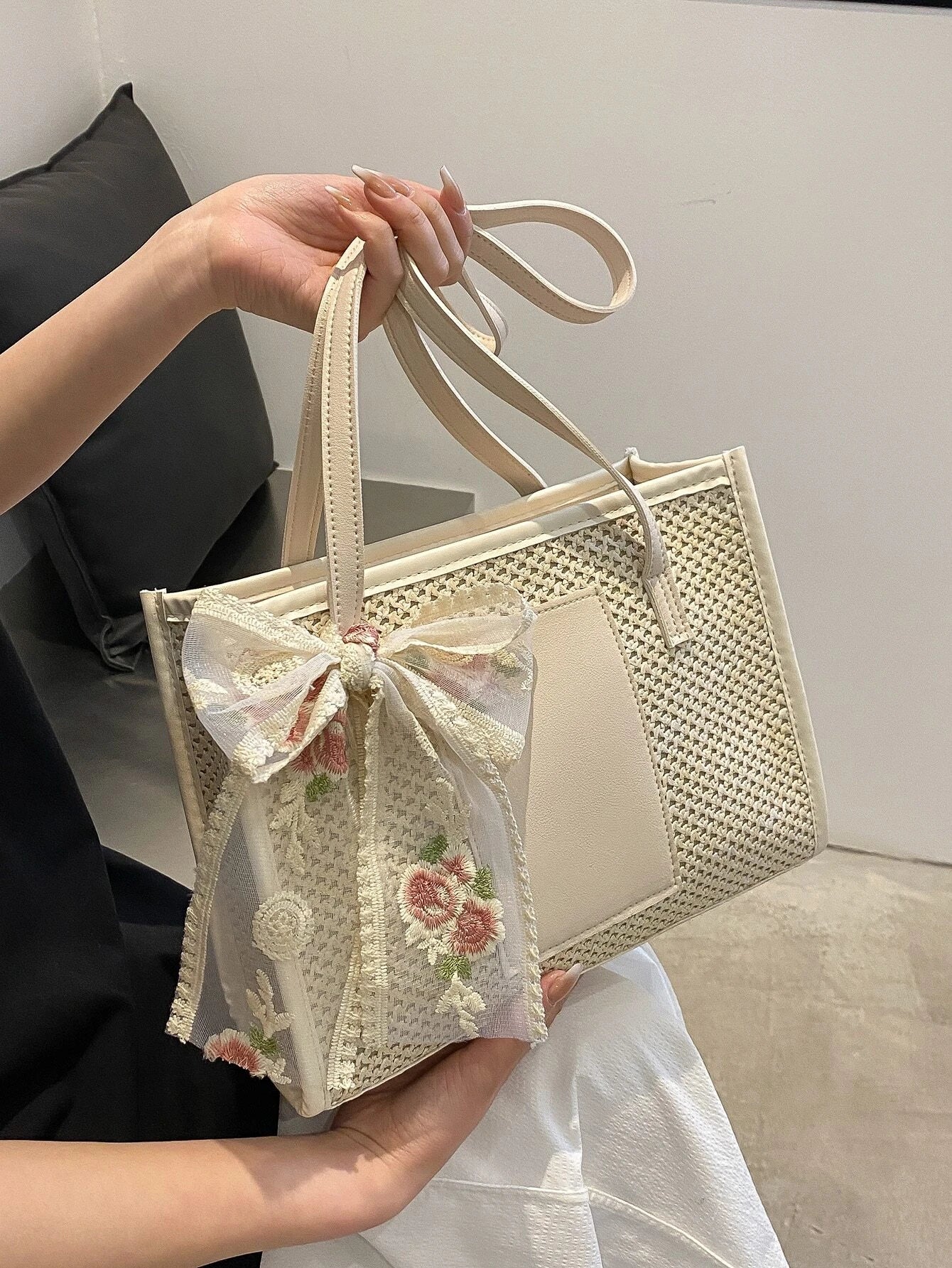 Trendy Lightweight Casual Bow Decor Straw Bag Hollow Out Knitted Flower Tote Bag Large Capacity Shoulder Bag For Teen Girl Women