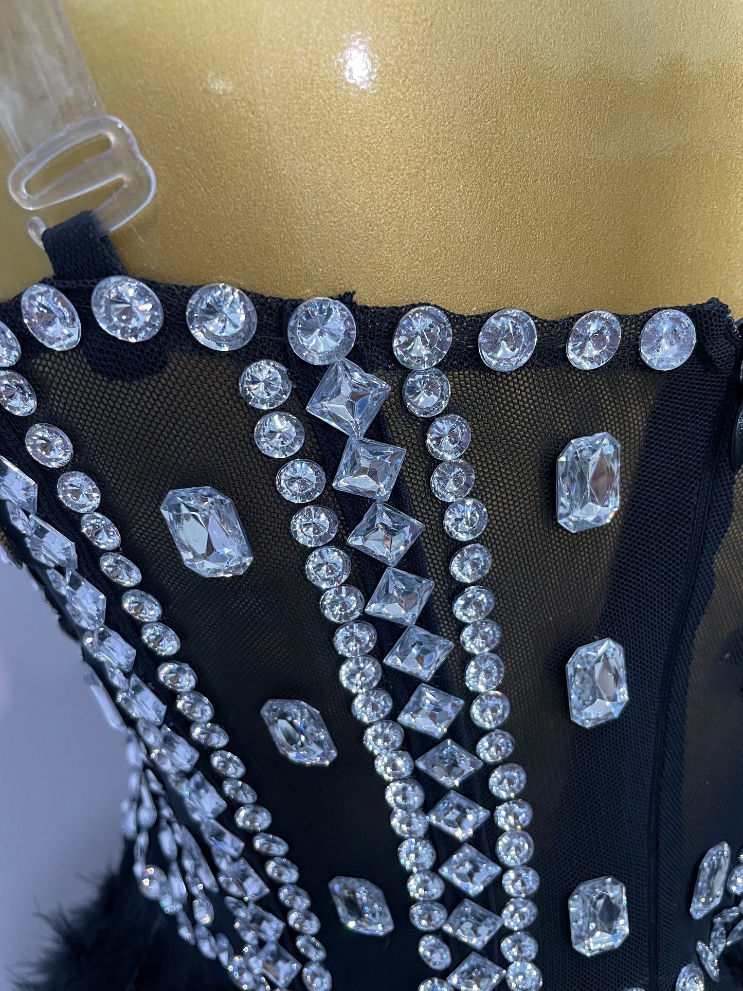 Stock 2025 Women Sexy Sparkly Rhinestone Mesh Feather Long Dress Elegant Evening Party Celebrate Birthday Performance Costume