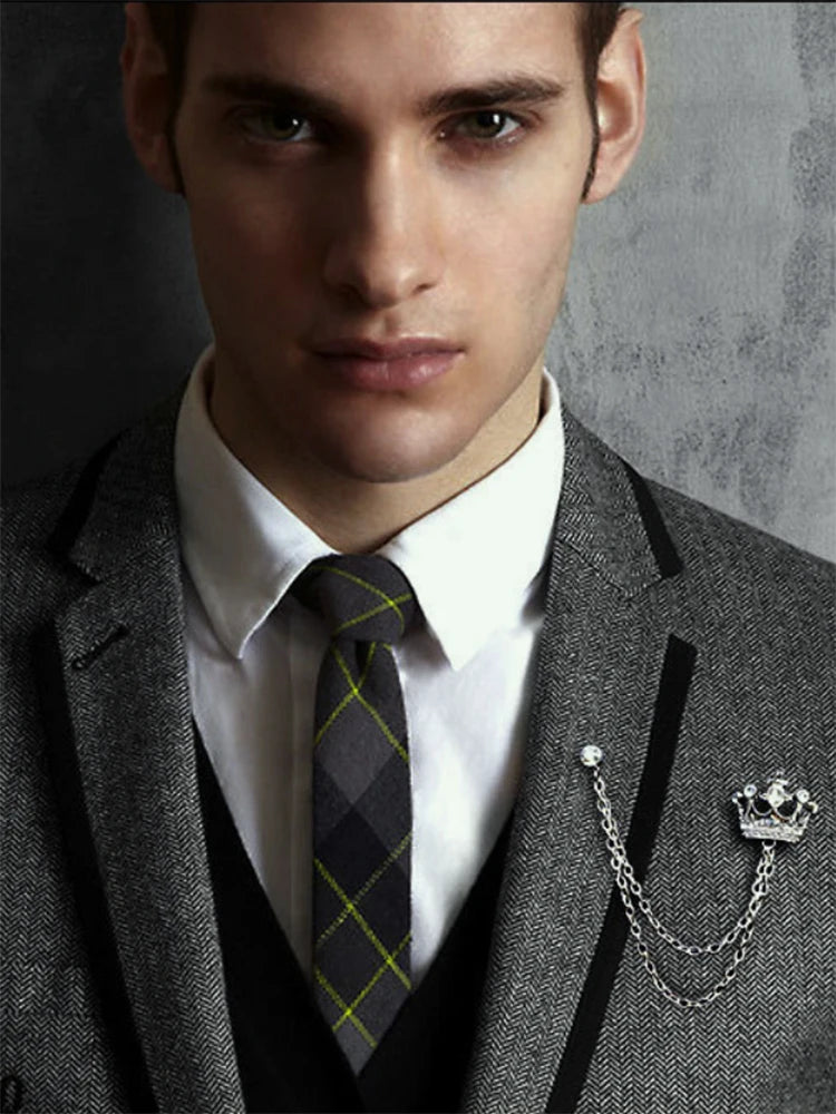 Fashion Gentleman Tassel Brooch For Men Suit Shirt Collar Triangle Wings Chain Lapel Pin Metal Retro Wedding Accessories