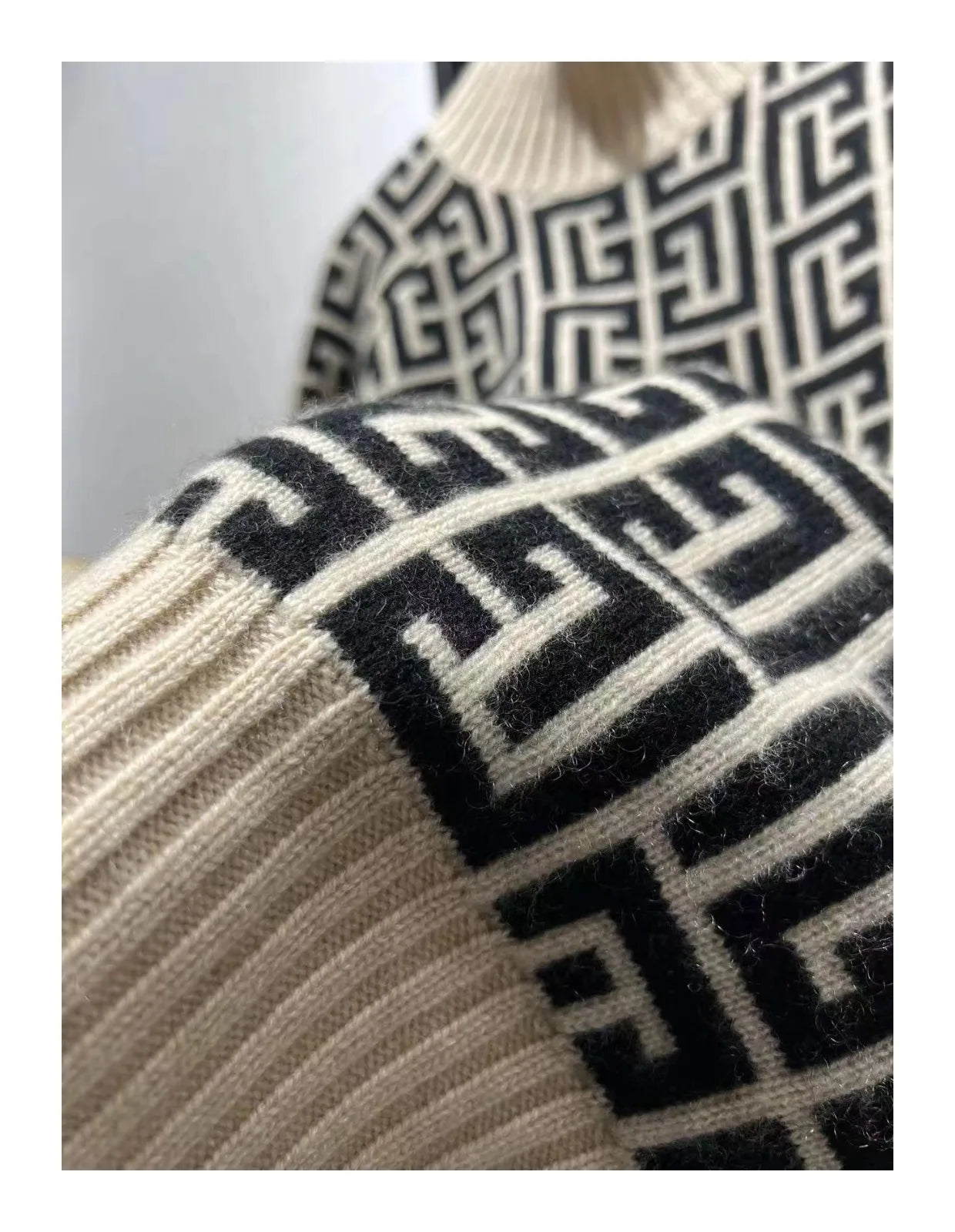 High-end 100% goat sweater women stand collar bottom loose sweater autumn winter new style of western style with age reduction