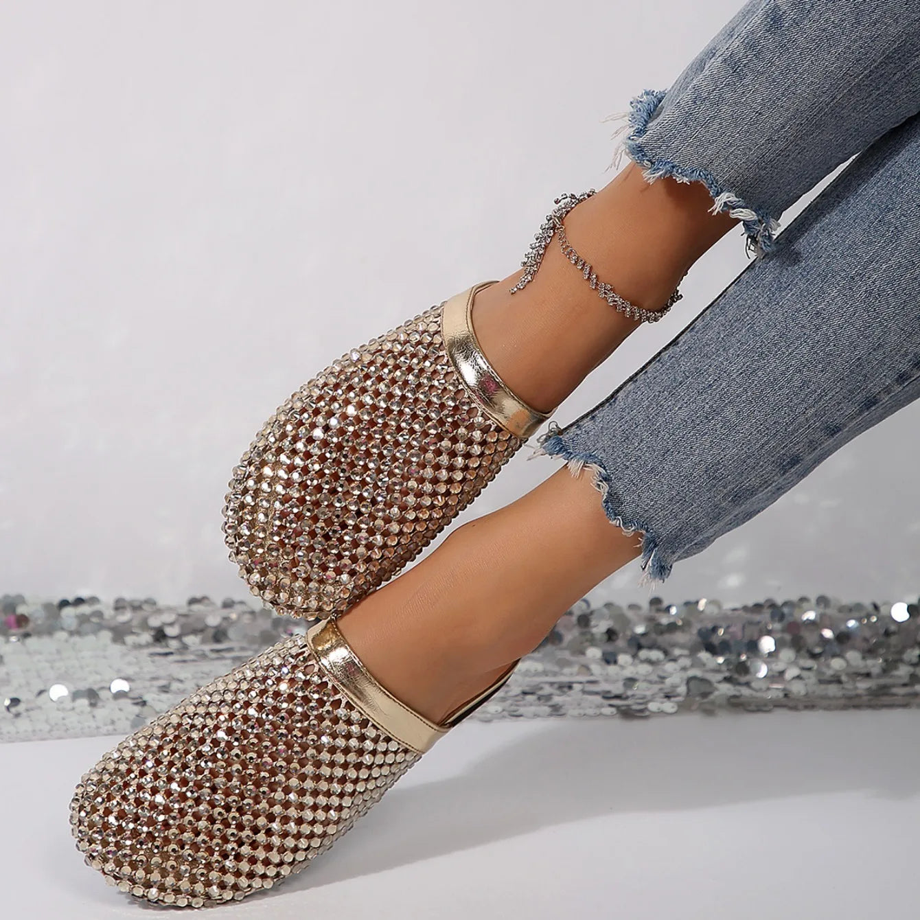 Women Slippers Summer 2025 New Luxury Brand Slippers Lightweight Round Head Shoes Water Diamond Large Flat Sandals Slides Women