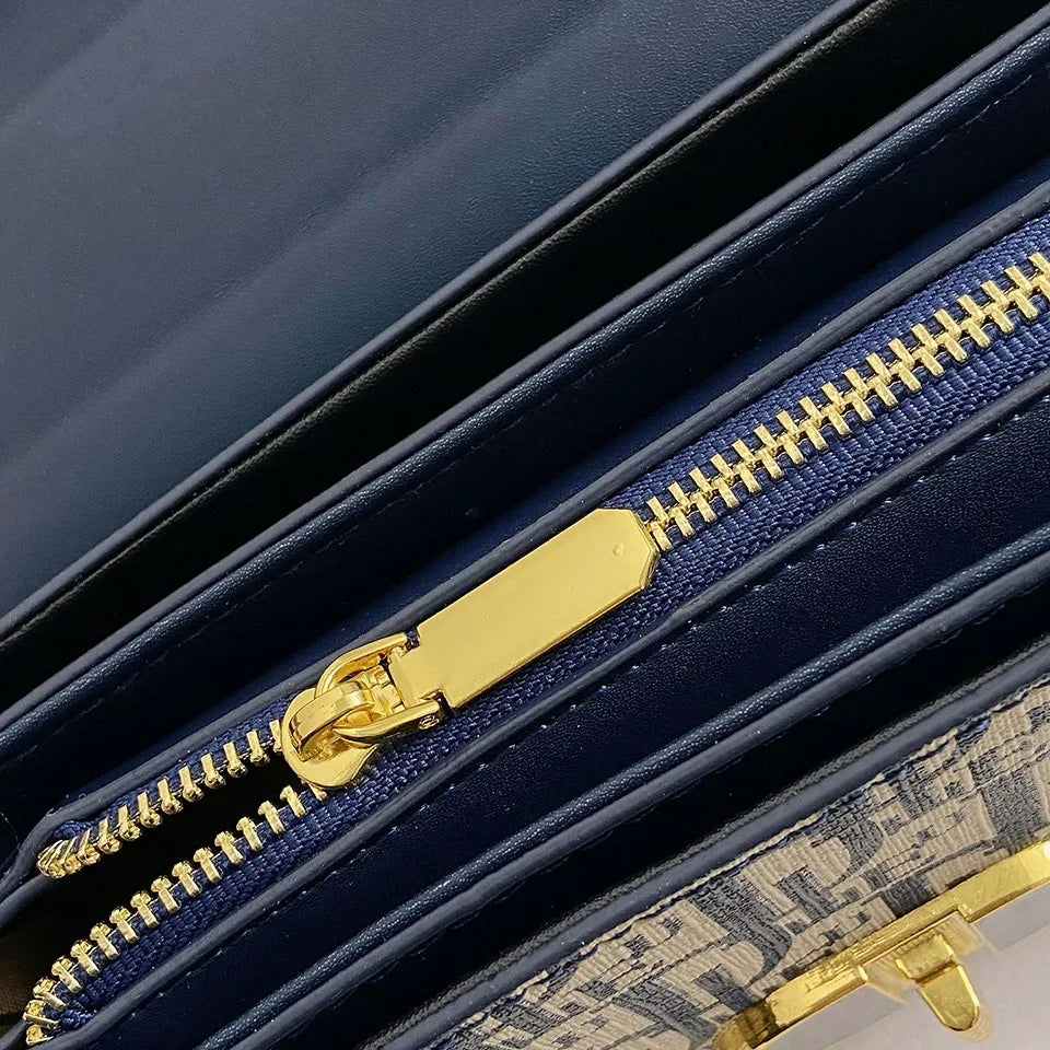 Letter Print Lock Luxury handbags Women Shoulder Bags Designer Crossbody Purses Handbag Chain Strap Clutch Bag 2025 New Small