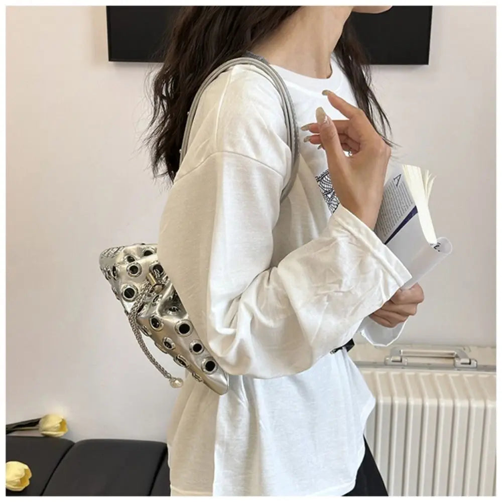 Portable Metal Stud Rivet Shoulder Bag Spicy Girl Chain Y2k Underarm Bag Punk Style Handbag Drawstring Crossbody Bag Daily