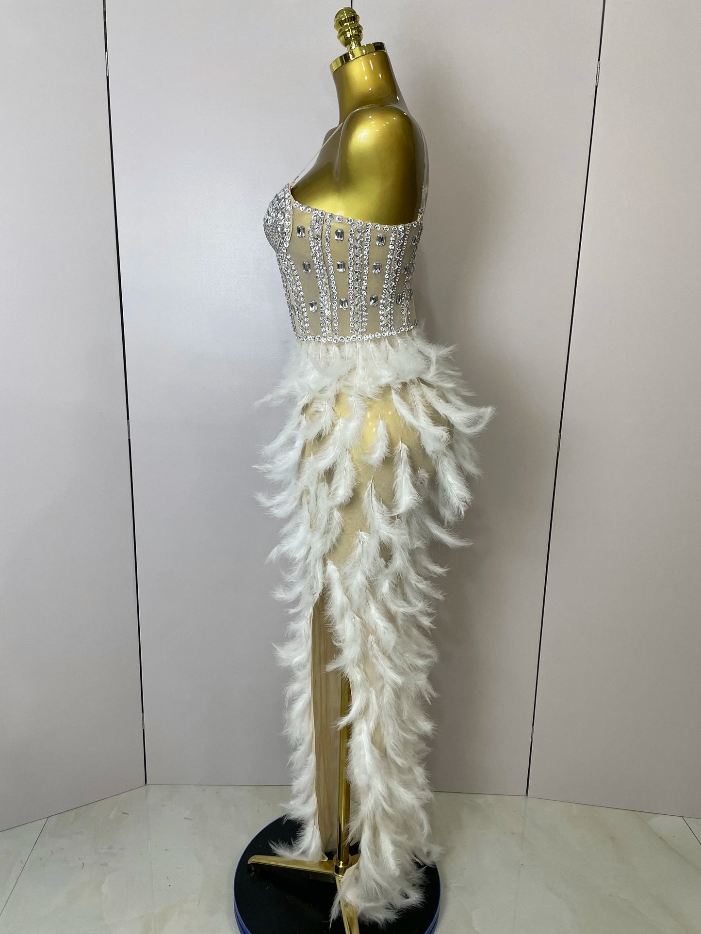 Stock 2025 Women Sexy Sparkly Rhinestone Mesh Feather Long Dress Elegant Evening Party Celebrate Birthday Performance Costume