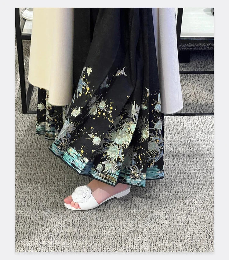 2025 Spring/Summer New Beach Vacation One Word Open Toed Flat Bottom Outerwear Camellia Slippers for Women