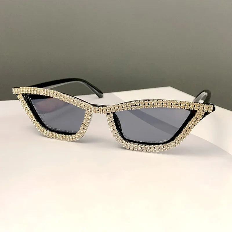 KLASSNUM Luxury Cat Eye Sunglasses Women Men Fashion Diamond Triangle Brand Designer Glitter Sun Glasses UV400 Shades Eyeglasses