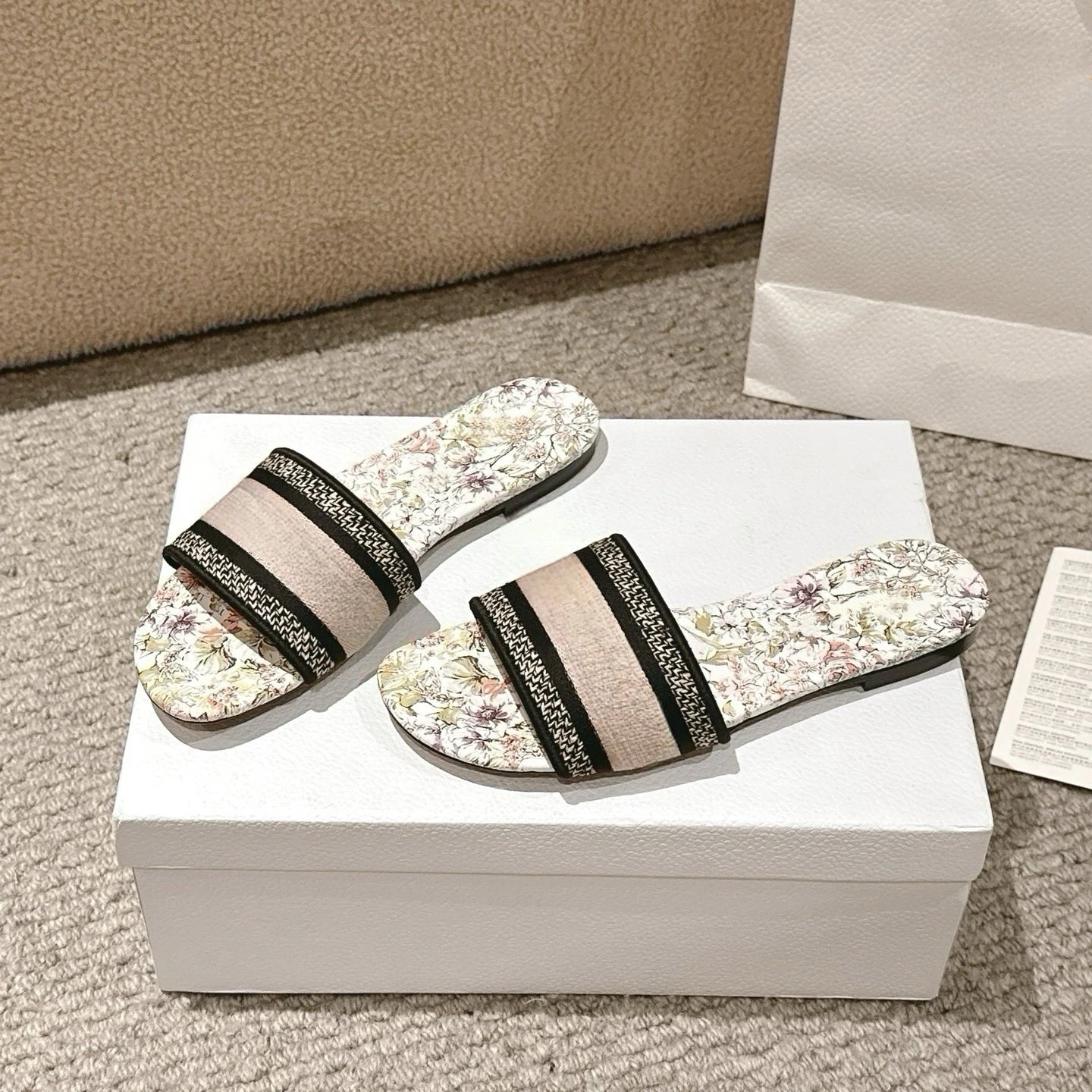 Summer Women Letter Flat Sandals Casual Comfortable Slip Slide 2024 Fashion Vintage Slippers Shoes Classic New