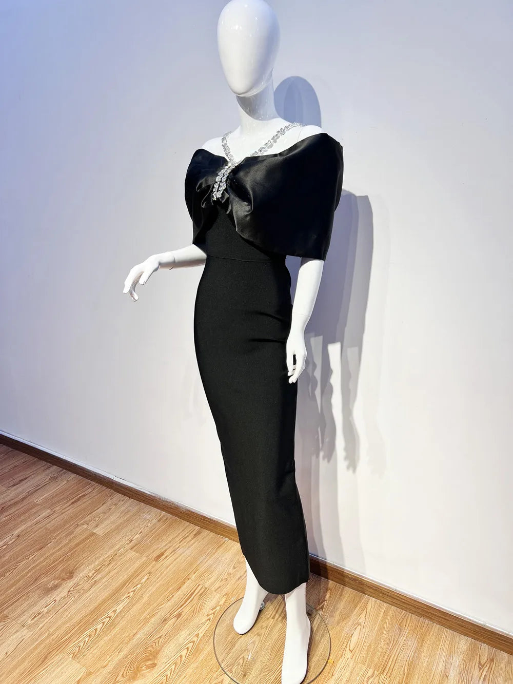 White Black Color Women Sexy Off the Shoulder Beading Halter Bodycon Long Bandage Dress Celebrate Evening Party Dress Wholesale