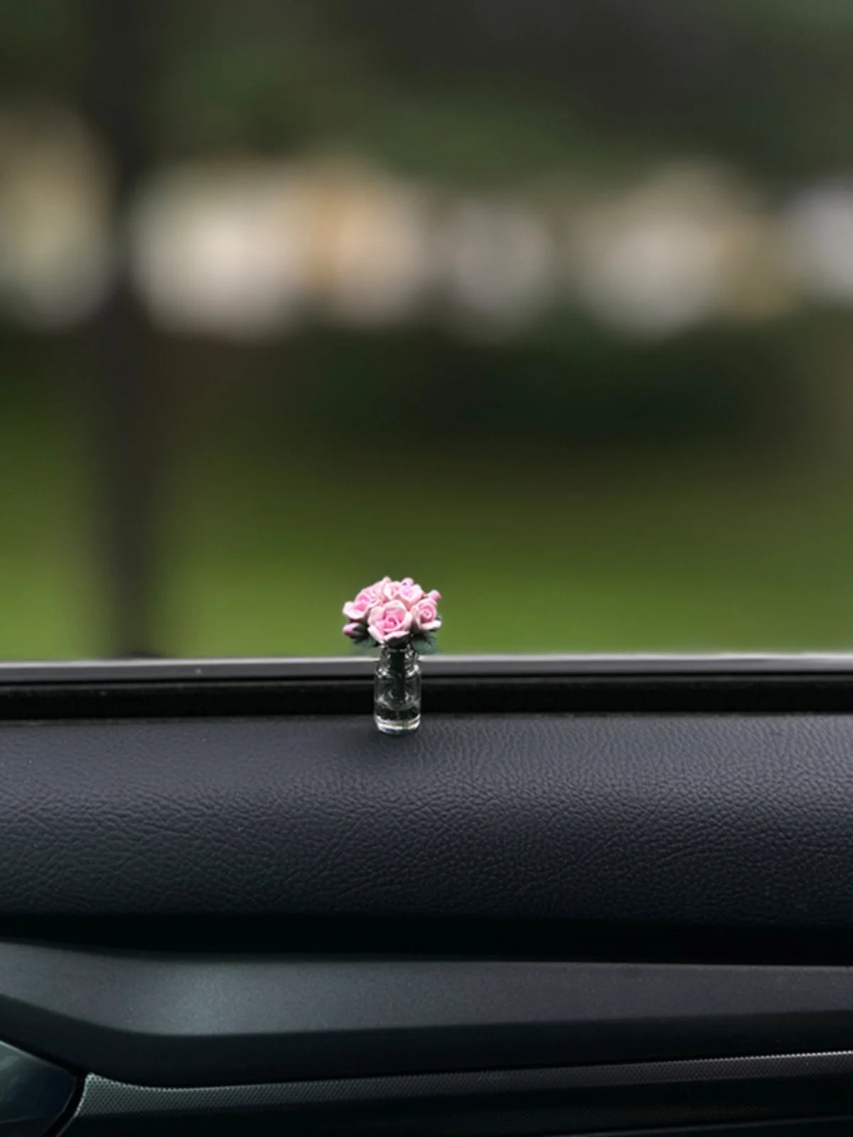 Dainty roses car center console window ornament mini cure car accessories ladies car personality beautiful interior ornaments