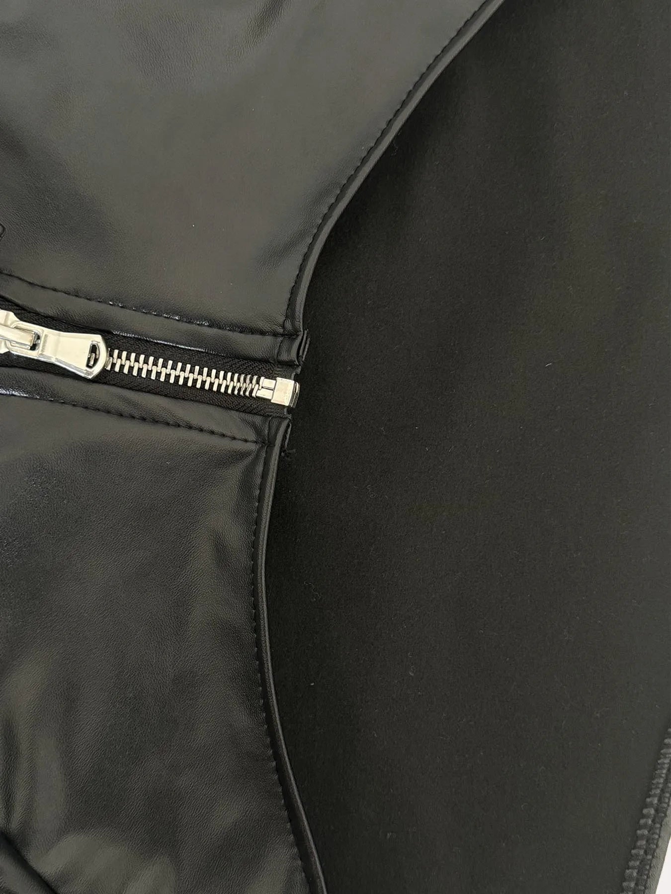 Chic Women's Faux Leather Jacket - Sexy Zip-Up Crop Top with Stand Collar, Long Sleeve, Solid Color -  PU Leather Jacket
