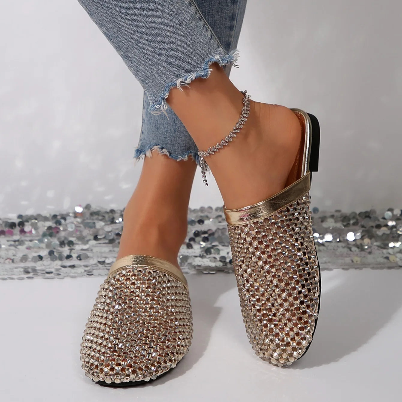 Women Slippers Summer 2025 New Luxury Brand Slippers Lightweight Round Head Shoes Water Diamond Large Flat Sandals Slides Women