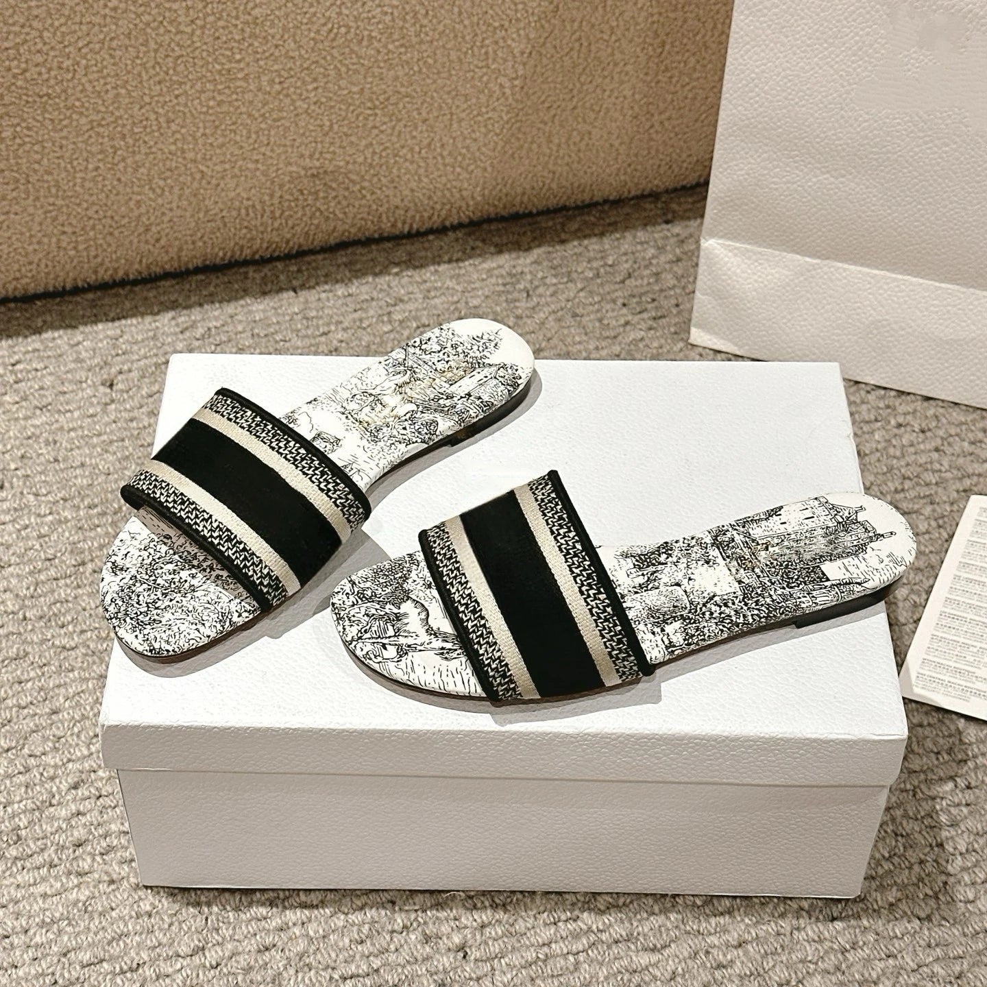 Summer Women Letter Flat Sandals Casual Comfortable Slip Slide 2024 Fashion Vintage Slippers Shoes Classic New