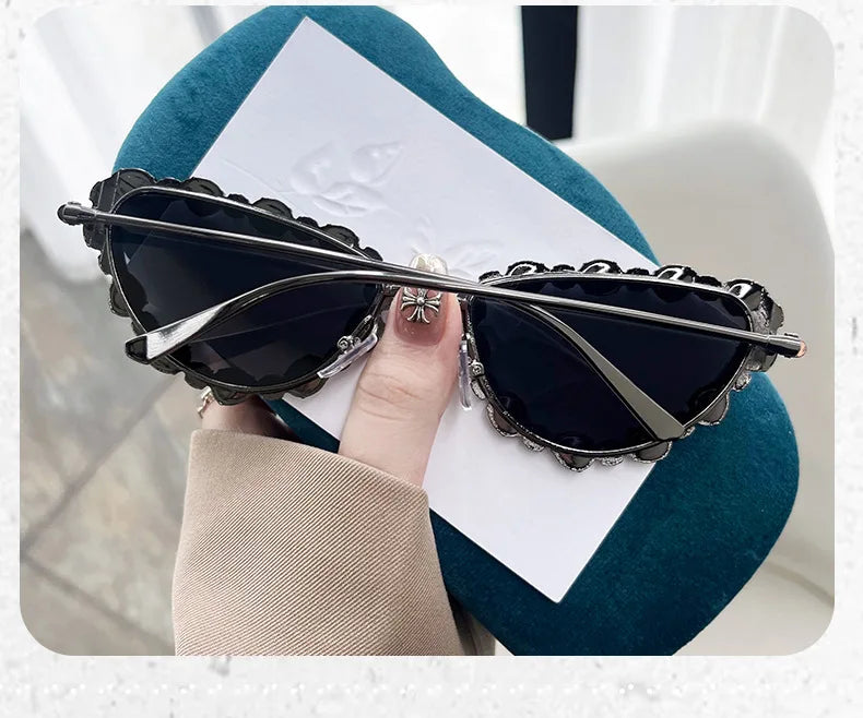 KLASSNUM Luxury Woman Sunglasses Cat-eye Rhinestone Sunglasses 2024 Trendy Party Eyepiece Glitter Metal Frame Color Lens Shades