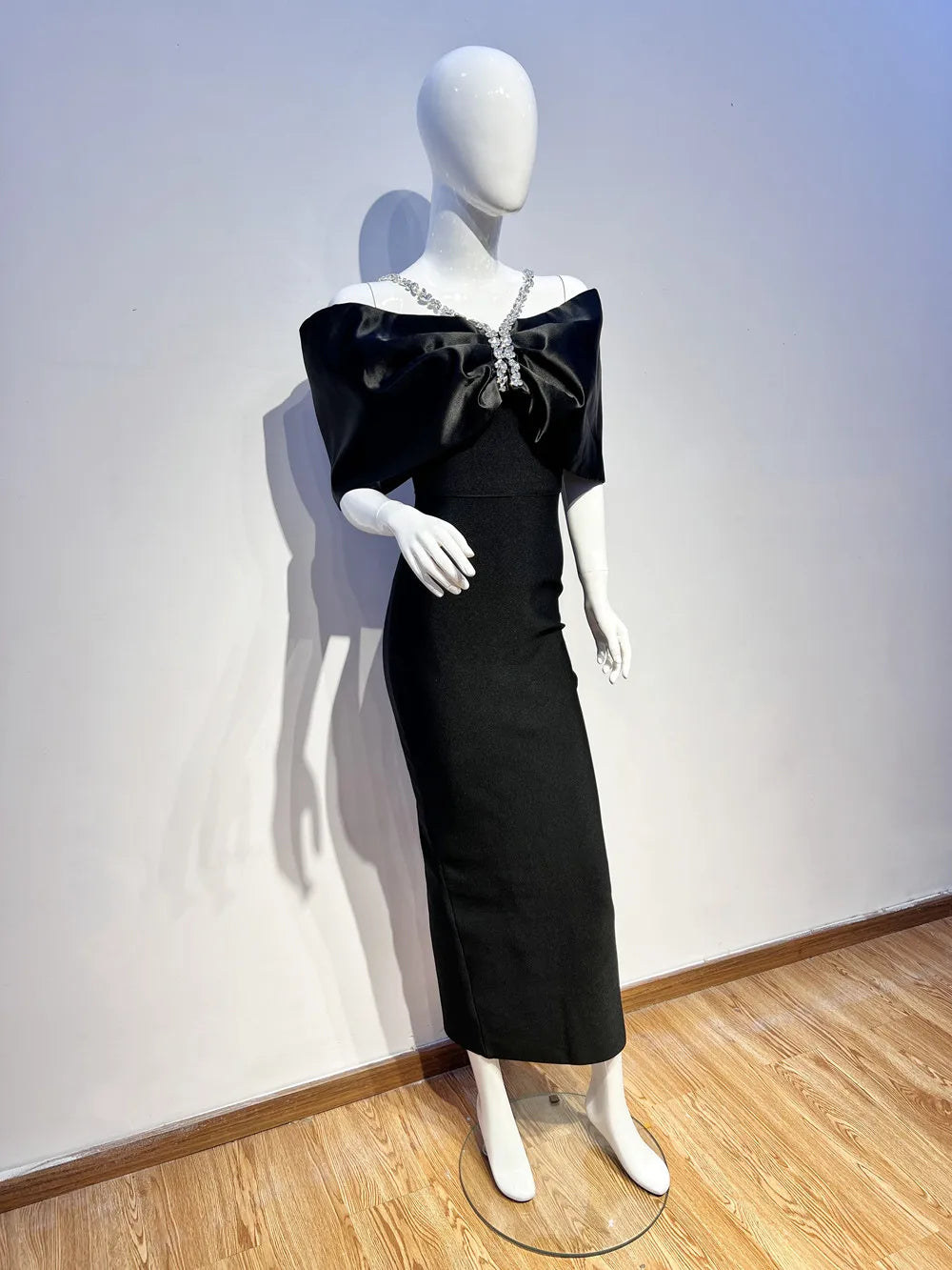 White Black Color Women Sexy Off the Shoulder Beading Halter Bodycon Long Bandage Dress Celebrate Evening Party Dress Wholesale