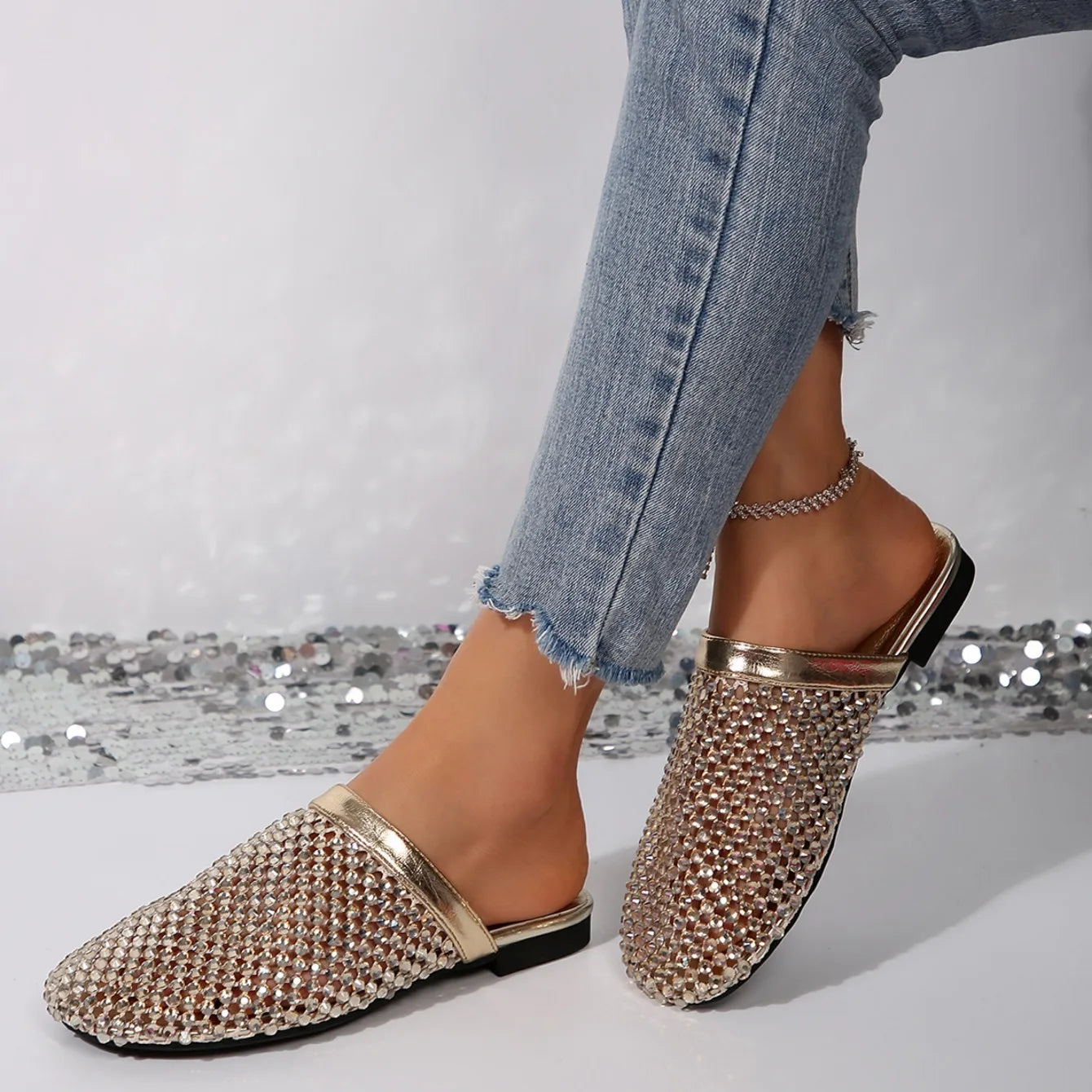 Women Slippers Summer 2025 New Luxury Brand Slippers Lightweight Round Head Shoes Water Diamond Large Flat Sandals Slides Women