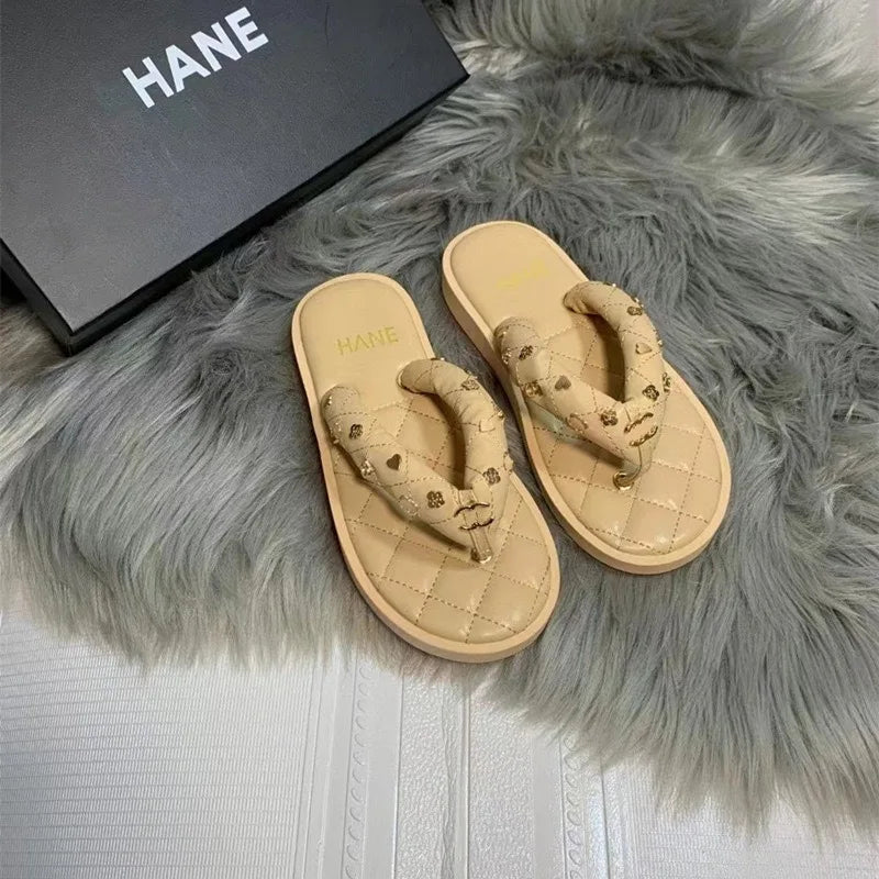 Advanced small fragrant style flip flops with diamond grid thick sole, women's outdoor wear, summer new fashion, casual sandals,
