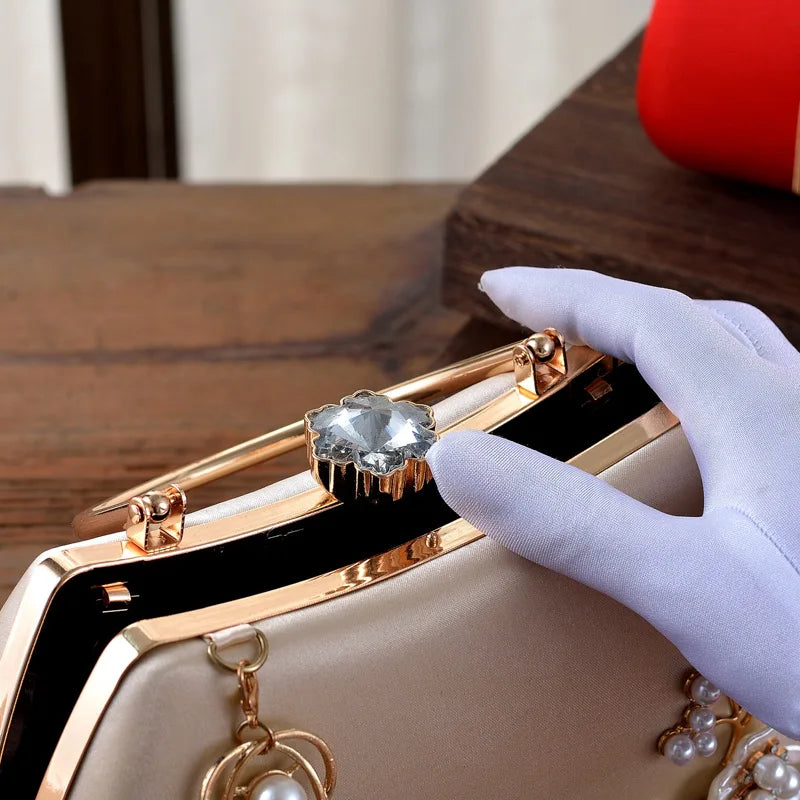 2025 New Women Handmade Flowers Clutch Handbags Wedding Evening Wallets Party Dinner Purse For Ladies 4 Colors