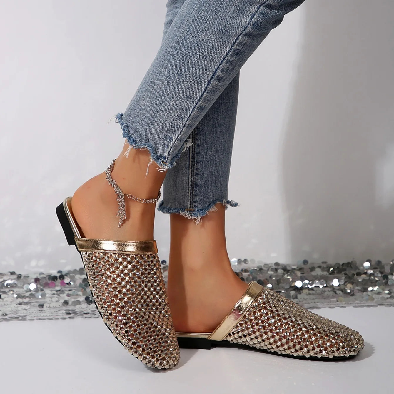 Women Slippers Summer 2025 New Luxury Brand Slippers Lightweight Round Head Shoes Water Diamond Large Flat Sandals Slides Women