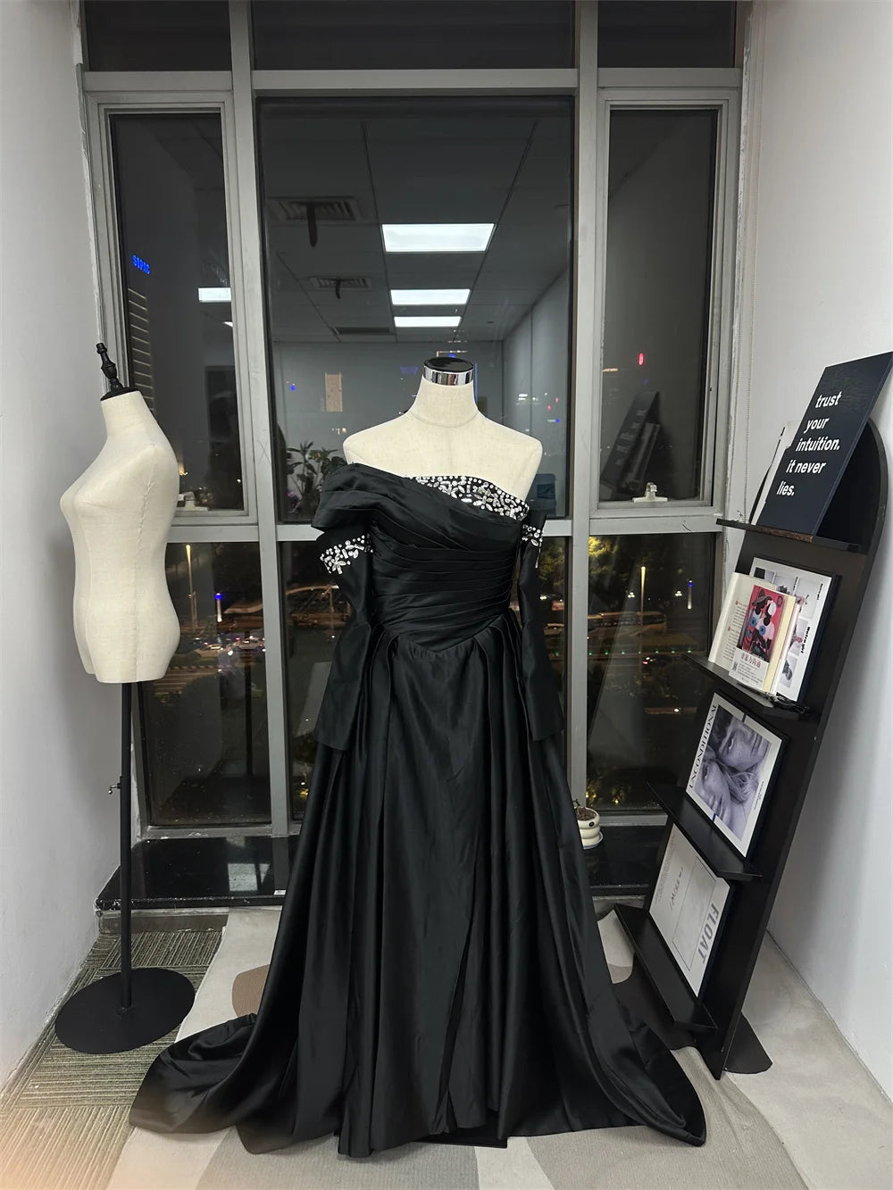 Bella Black Satin Beaded Robes De Soirée One Shoulder A-line Prom Dresses Customized Long Sleeves Floor-length Wedding Dress