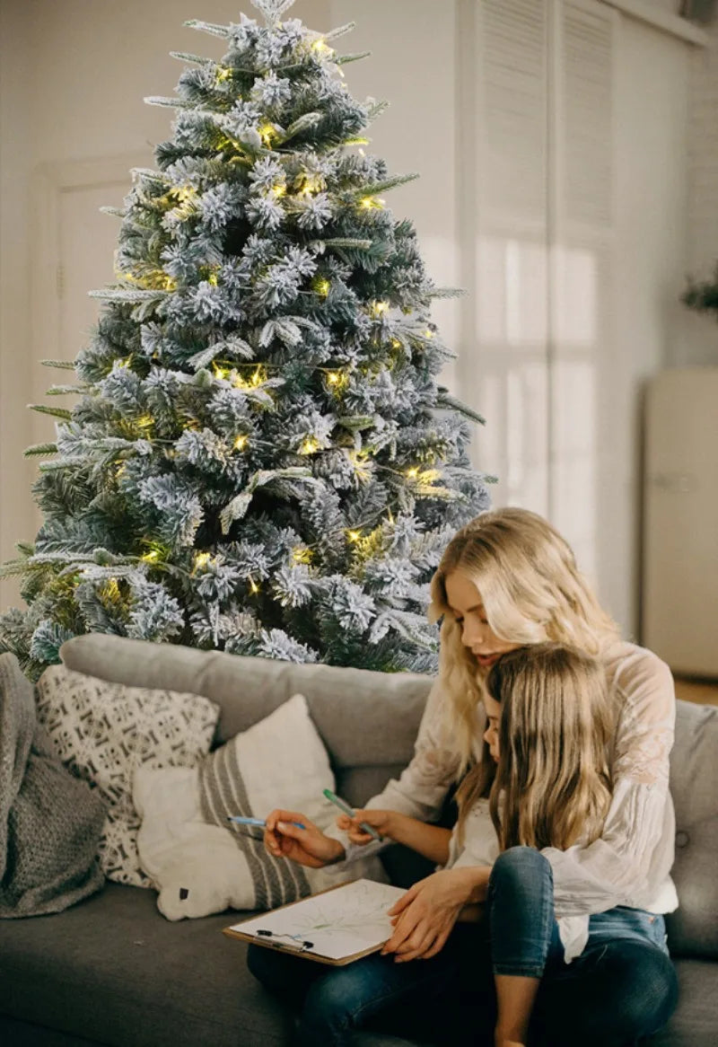 Artificial Christmas Tree PE+PVC Material Snow Spray Fusing Christmas Tree 120cm to 210cm Family Christmas Atmosphere Decoration