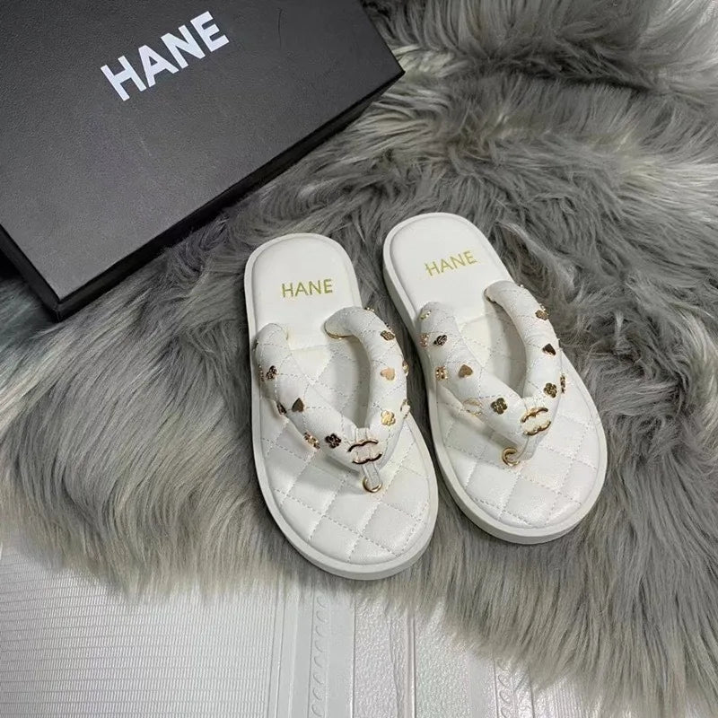 Advanced small fragrant style flip flops with diamond grid thick sole, women's outdoor wear, summer new fashion, casual sandals,