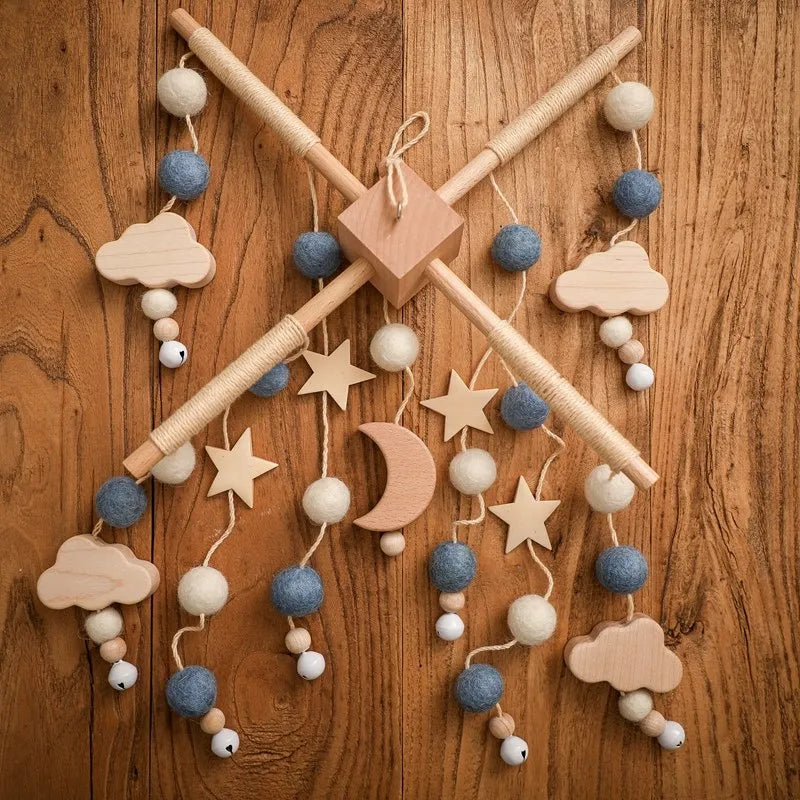 Crib Mobile Bed Bell Wooden Baby Rattles Soft Felt Cartoon Animal Bed Bell Newborn Music Box Hanging Toy Crib Bracket Baby Gifts
