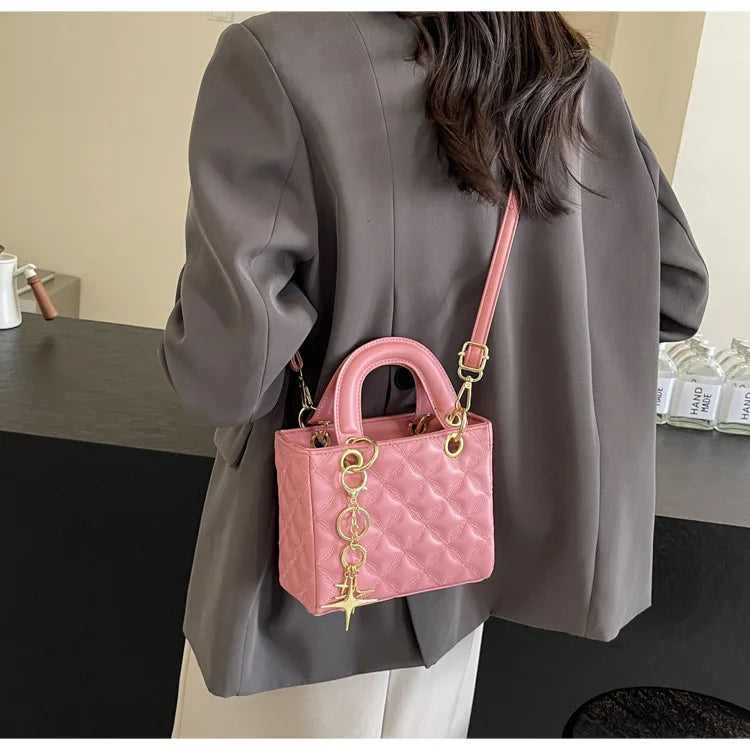 Quilted Pattern Solid Color Pu Handbag With Pendant Decoration, Versatile Noble Women's Crossbody Bag, Fashionable Handbag