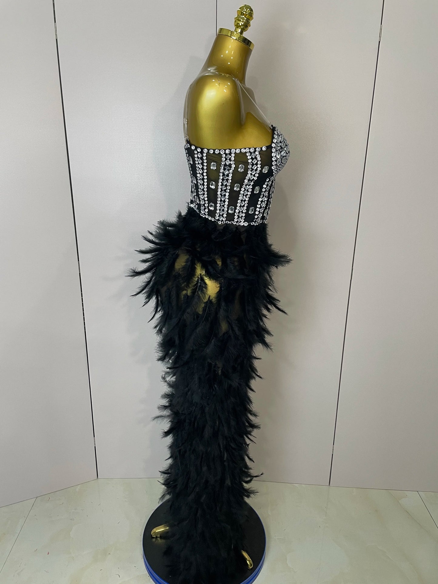 Stock 2025 Women Sexy Sparkly Rhinestone Mesh Feather Long Dress Elegant Evening Party Celebrate Birthday Performance Costume